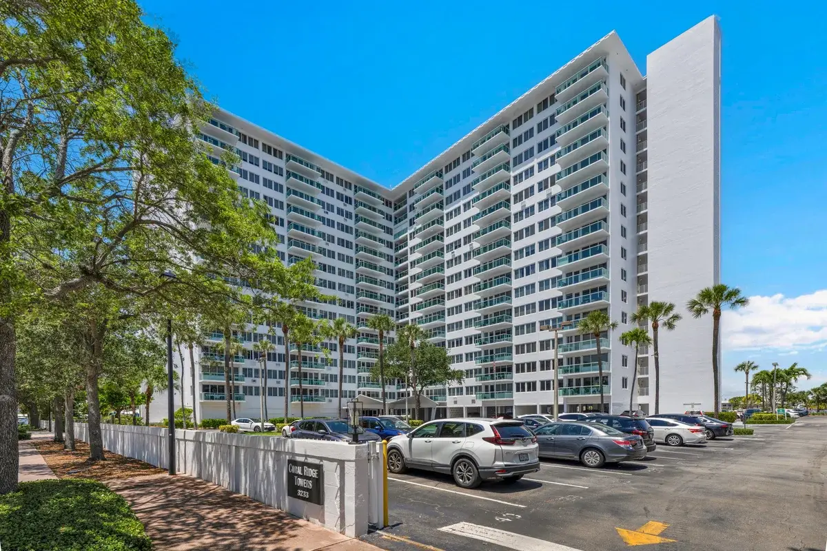 3233 NE 34th St #1406, Fort Lauderdale: photo 1 of 37