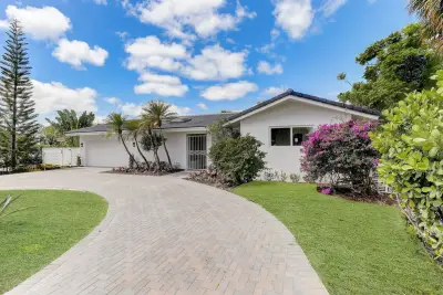 5591 NE 29th Ave, Fort Lauderdale: photo 1 of 72