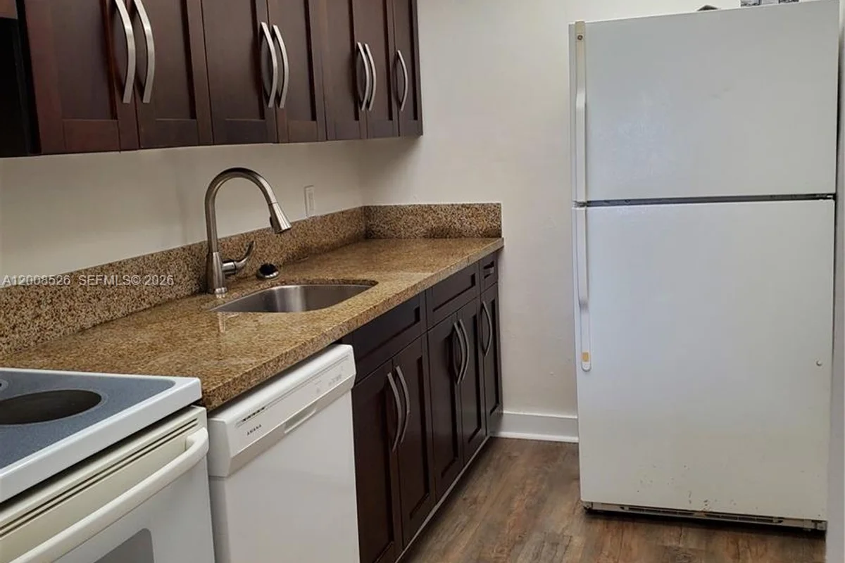 1230 NE 139th St #409, North Miami: photo 1 of 7