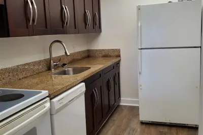 1230 NE 139th St #409, North Miami: photo 1 of 7