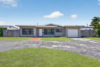 4807 NE 18th Ave, Oakland Park: photo 1 of 29