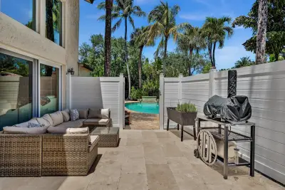 3432 NE 16th Ave, Oakland Park: photo 1 of 71