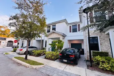 1606 SW 28th Ct, Fort Lauderdale: photo 1 of 31