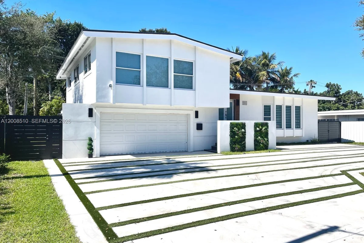 19960 Highland Lakes Blvd, Miami: photo 1 of 18