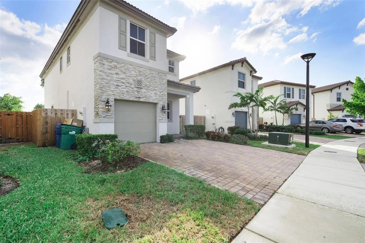 2441 NW 131st Cir, Miami: photo 1 of 23