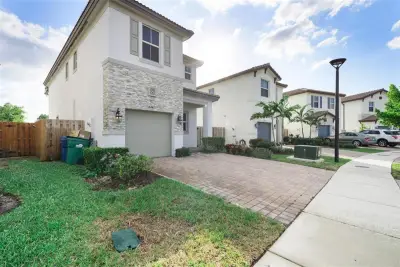 2441 NW 131st Cir, Miami: photo 1 of 23