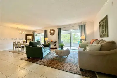 1001 Hillcrest Ct #306, Hollywood: photo 1 of 37