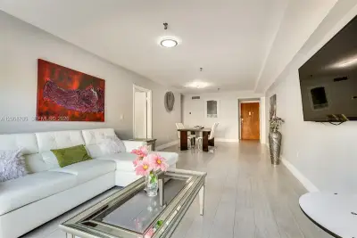 250 181st Dr #102, Sunny Isles Beach: photo 1 of 23