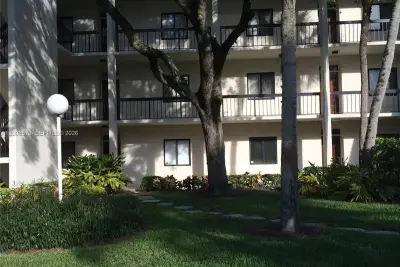 3050 Presidential Way #101, West Palm Beach: photo 1 of 43