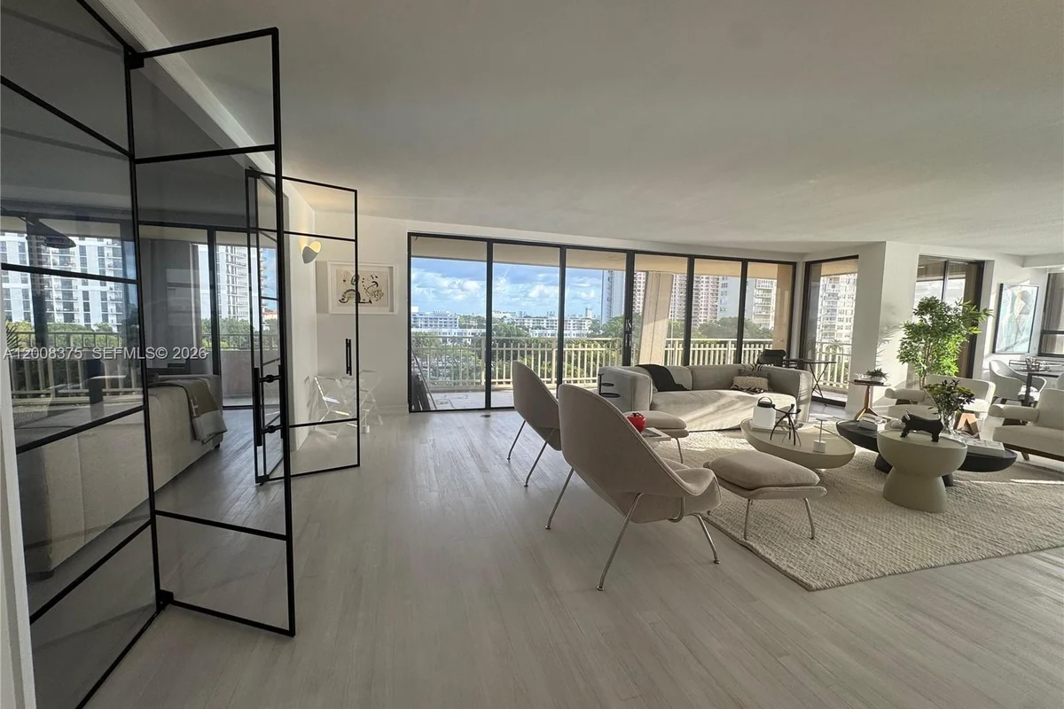 11113 Biscayne Blvd #558, Miami: photo 1 of 13