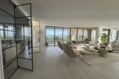 11113 Biscayne Blvd #558, Miami: photo 1 of 13