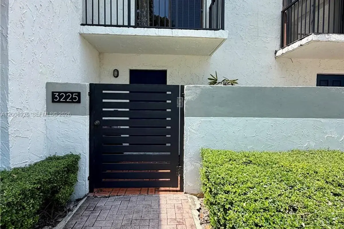 3225 Bird Ave #IV3, Miami: photo 1 of 36
