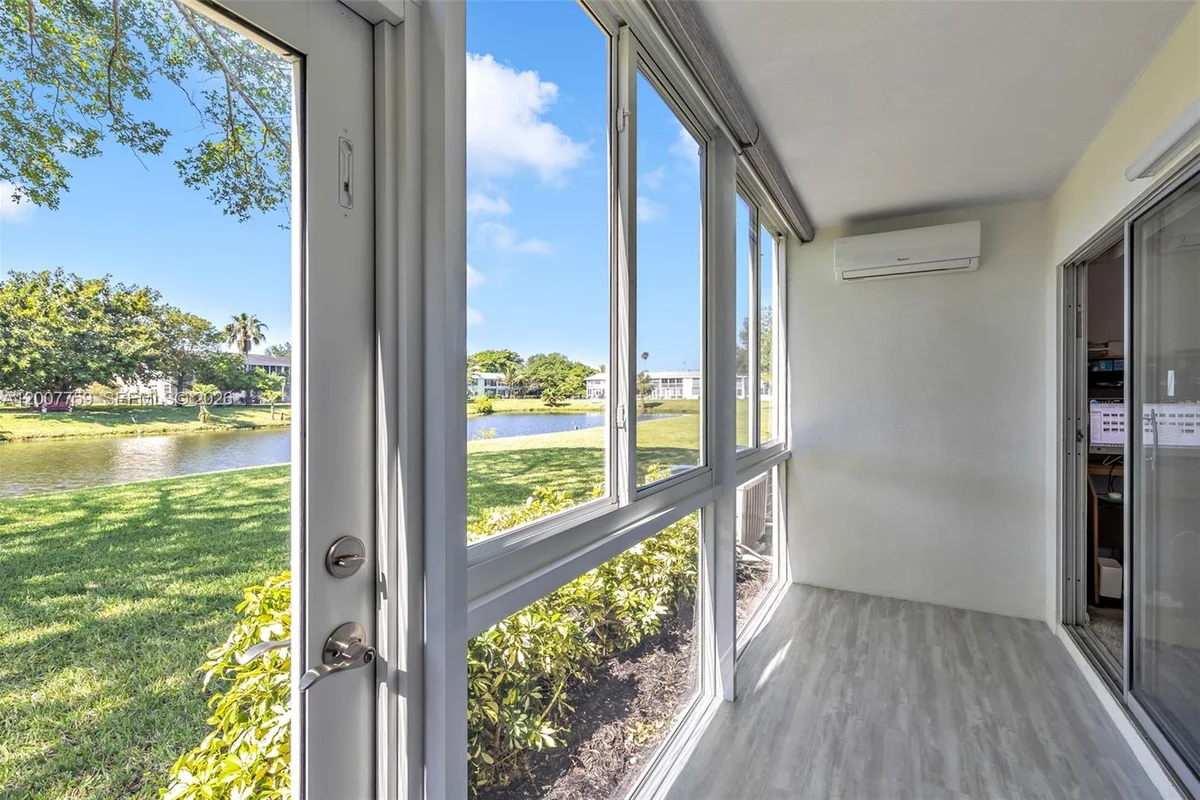 494 W Tilford W, Deerfield Beach: photo 1 of 33