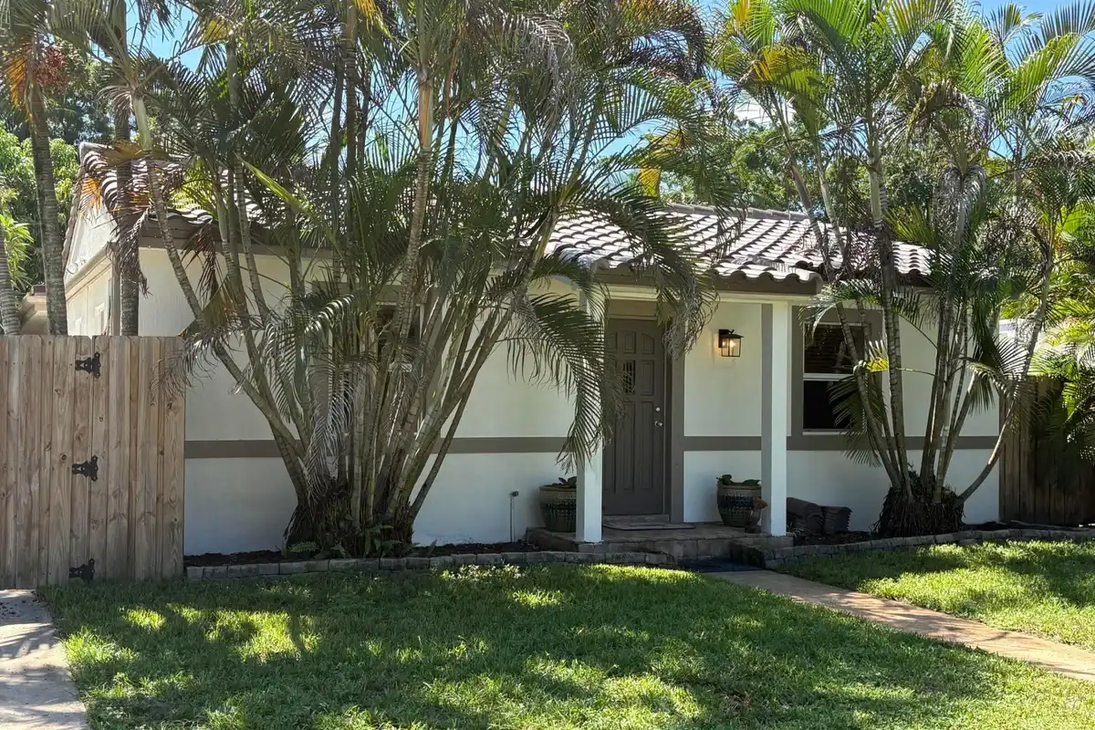 820 SW 18th Ct, Fort Lauderdale: photo 1 of 40