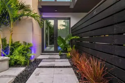 1058 N Victoria Park Rd N, Fort Lauderdale: photo 1 of 28