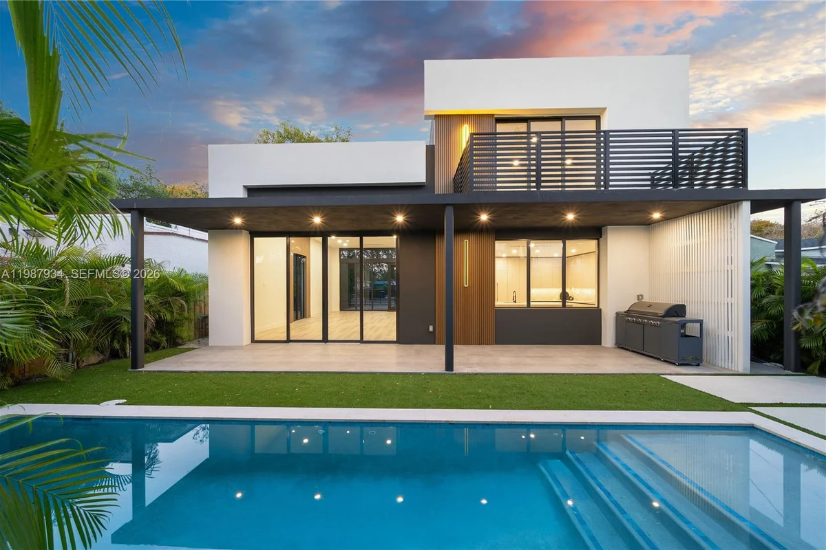 536 NW 48th St, Miami: photo 1 of 58