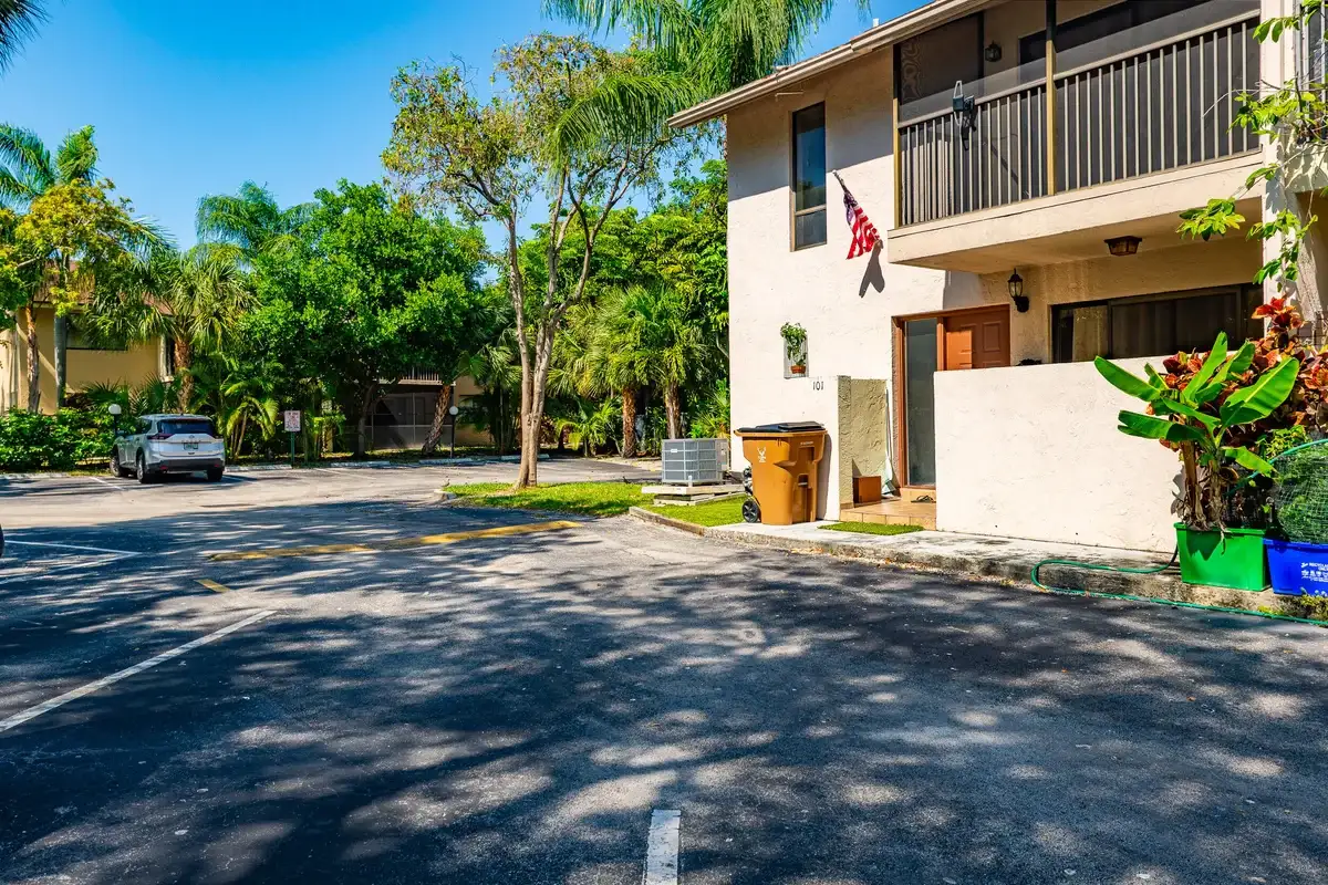 740 SE 1st Way #101, Deerfield Beach: photo 1 of 41