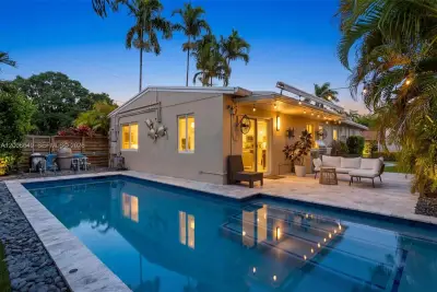 930 N 11th Ct, Hollywood: photo 1 of 48