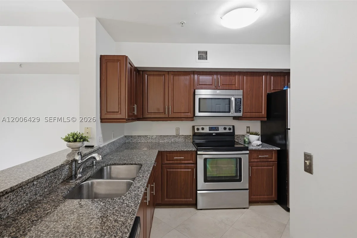 2451 Centergate Dr #303, Miramar: photo 1 of 10