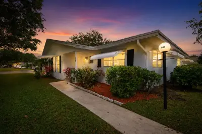 1043 NW 85th Ave #B-4, Plantation: photo 1 of 16