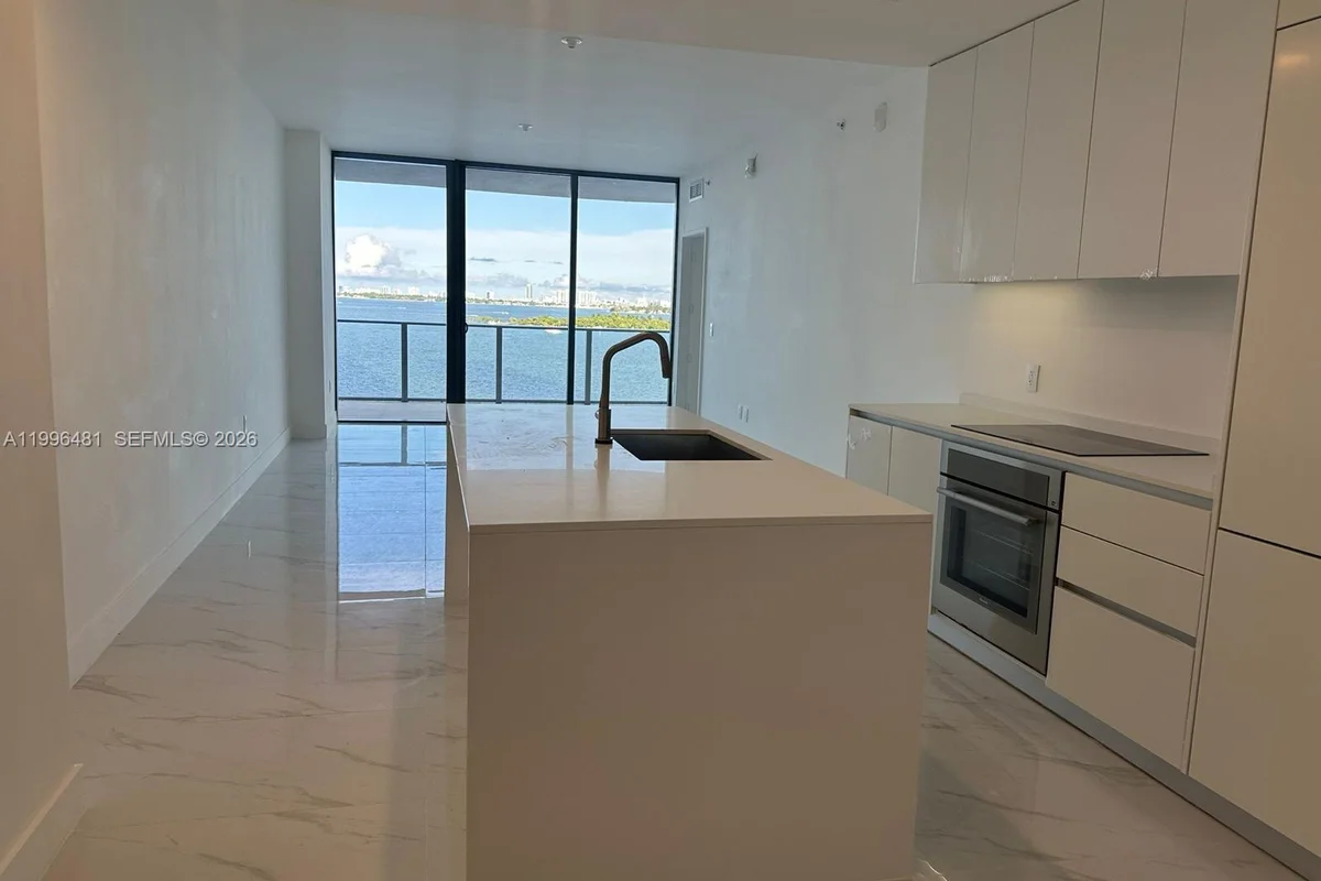 700 NE 24th #504, Miami: photo 1 of 4