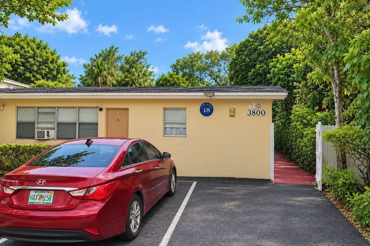 3800 SW 2nd Ct #1-6, Fort Lauderdale: photo 1 of 10