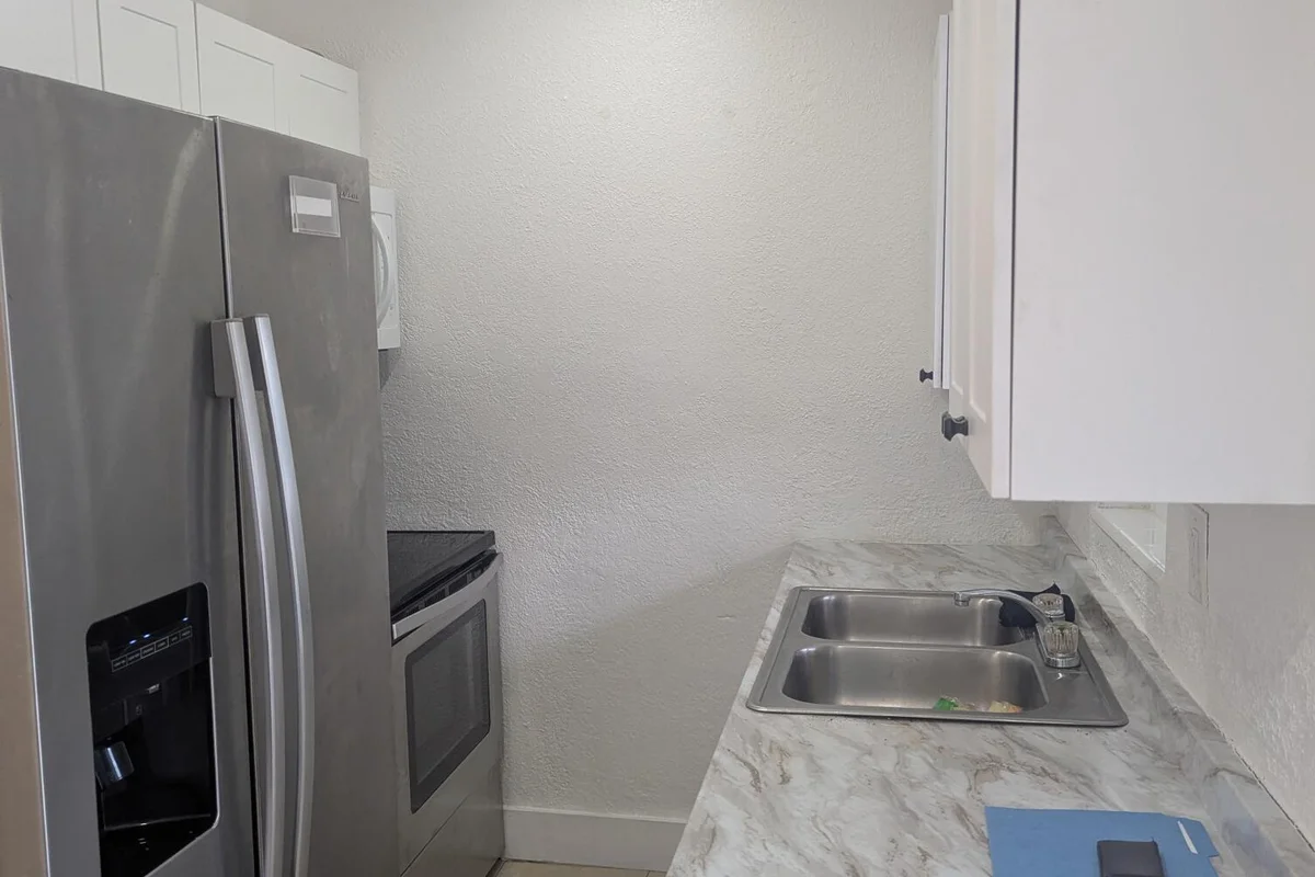 2209 NW 6th St #1, Fort Lauderdale: photo 1 of 14