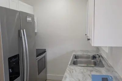 2209 NW 6th St #1, Fort Lauderdale: photo 1 of 14