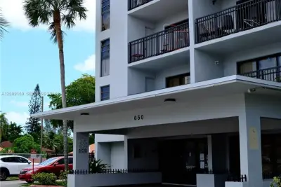 650 NE 149th St #505F, Miami: photo 1 of 13