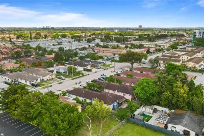 11002 SW 3rd St, Sweetwater: photo 1 of 26