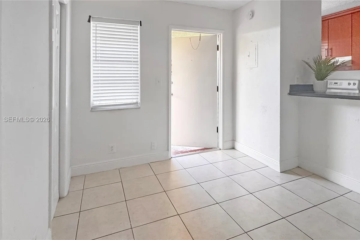 4081 N Dixie Hwy #20, Oakland Park: photo 1 of 9