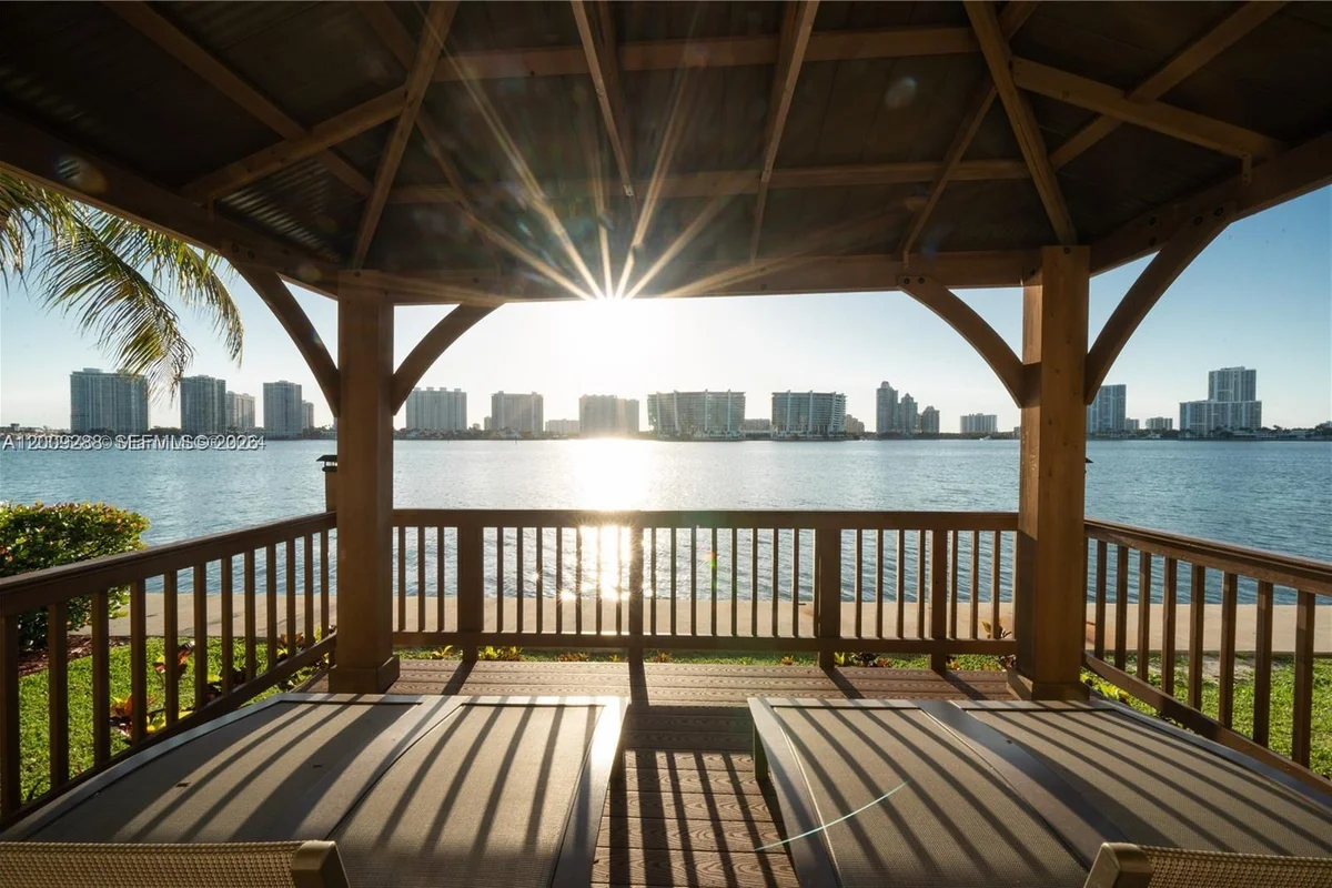 18100 N Bay Rd #504, Sunny Isles Beach: photo 1 of 22