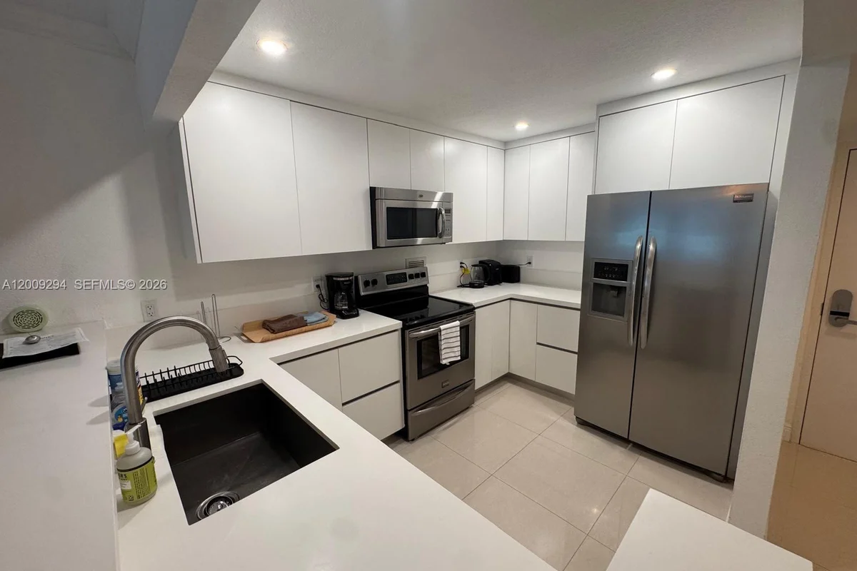 2301 Collins Ave #427, Miami Beach: photo 1 of 25