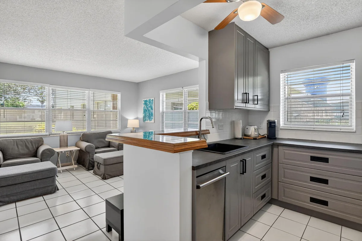 492 W Tilford W, Deerfield Beach: photo 1 of 97