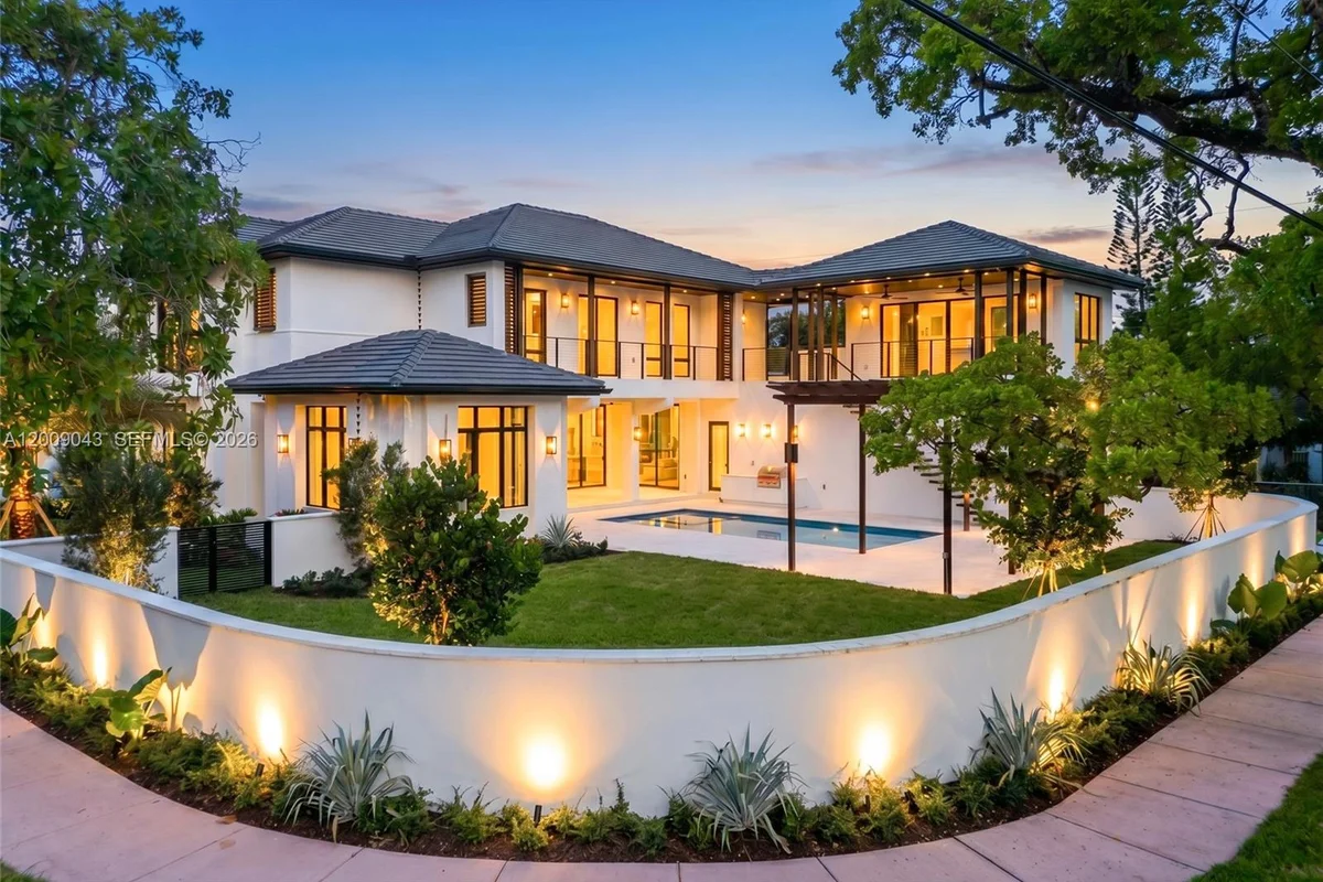 730 Zamora Ave, Coral Gables: photo 1 of 59