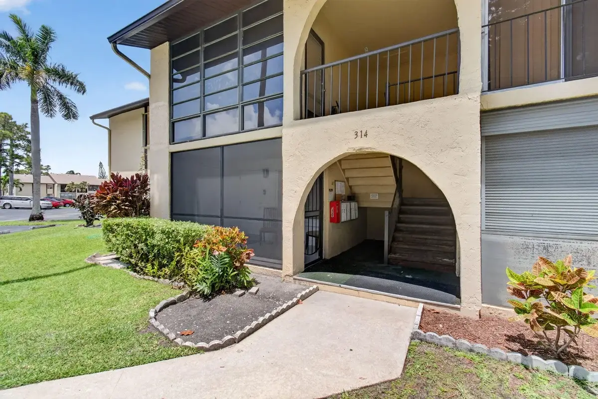 314 Pine Ridge Cir #A1, Lake Worth: photo 1 of 44