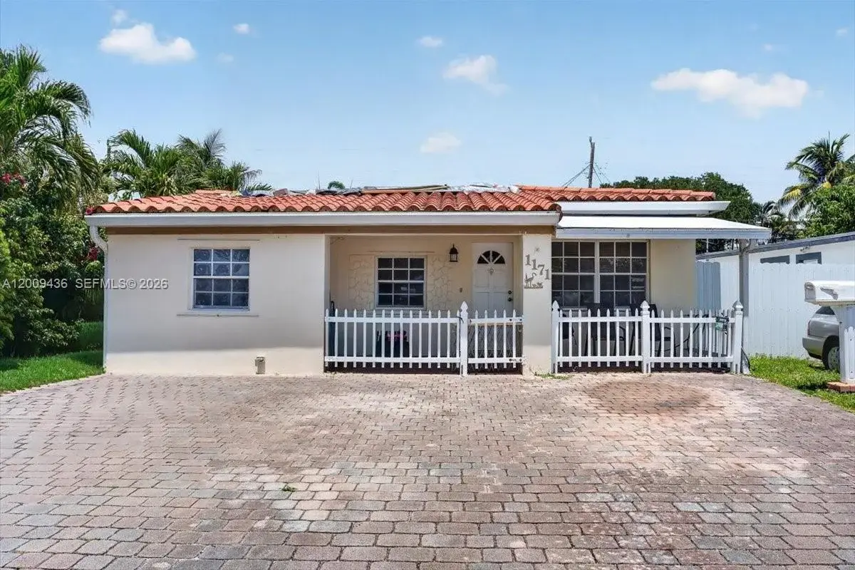 1171 NE 182nd St, North Miami Beach: photo 1 of 26