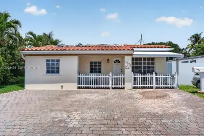 1171 NE 182nd St, North Miami Beach: photo 1 of 26