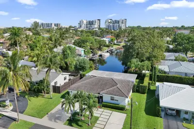 381 SE 3rd St, Pompano Beach: photo 1 of 41