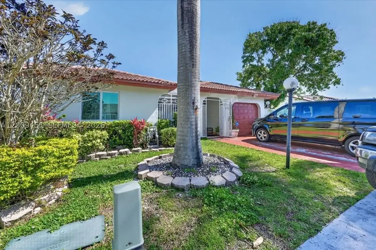 14313 SW 100th Ln, Miami: photo 1 of 43