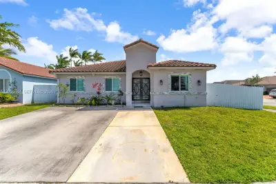 14240 SW 171st St, Miami: photo 1 of 24