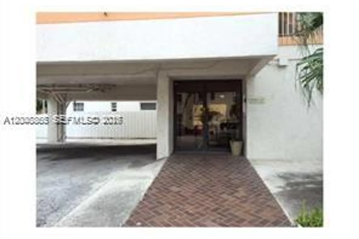 7740 Abbott Ave #5B, Miami Beach: photo 1 of 4