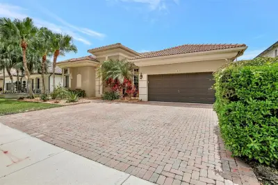 3060 SW 195th Ter, Miramar: photo 1 of 56