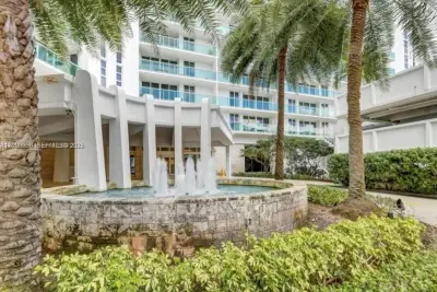 100 Bayview Dr #PH31, Sunny Isles Beach: photo 1 of 13