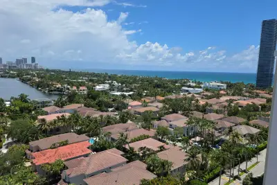 19390 Collins Ave #1622, Sunny Isles Beach: photo 1 of 12