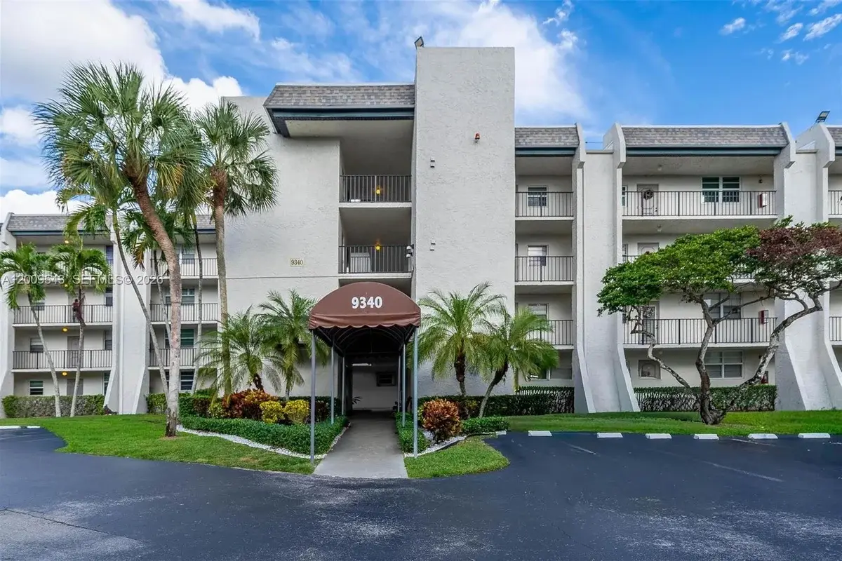 9340 Lagoon Pl #110, Davie: photo 1 of 55