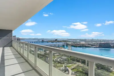 50 Biscayne Blvd #3308, Miami: photo 1 of 49