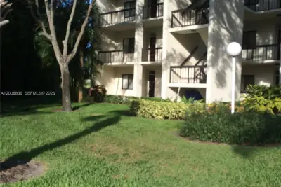 2500 Presidential Way #101, West Palm Beach: photo 1 of 25