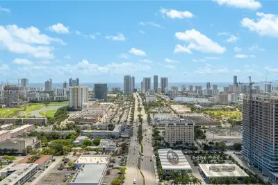 906 NE 5th St, Hallandale Beach: photo 1 of 43