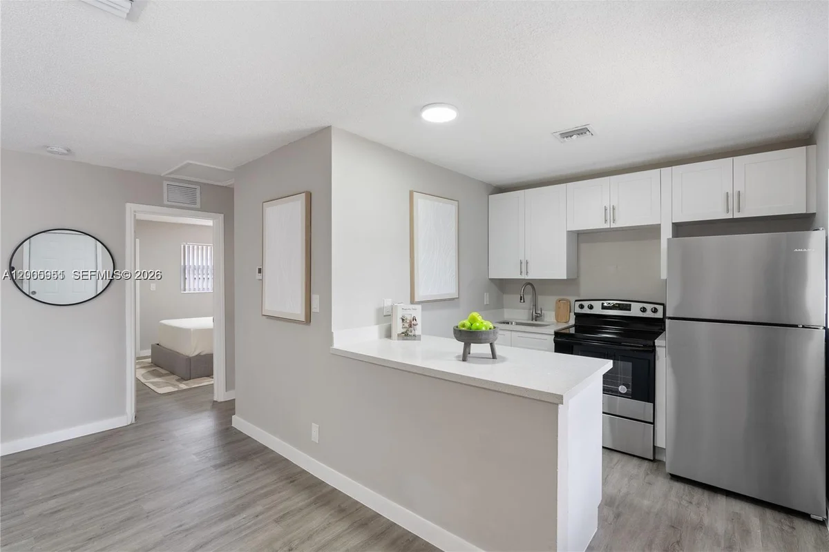 308 SW 14th St #2, Fort Lauderdale: photo 1 of 4